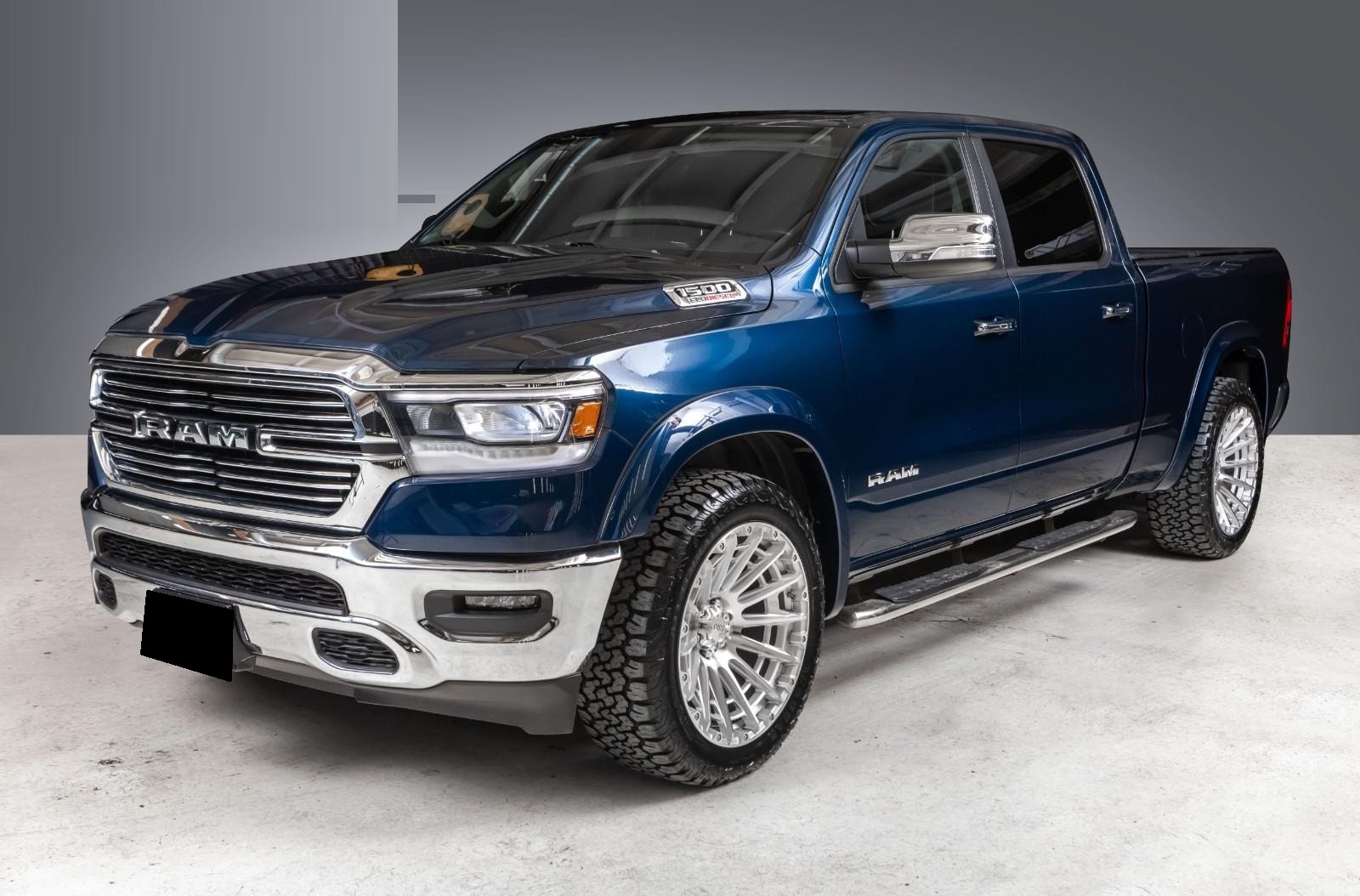 RAM 1500 Laramie Crew Cab